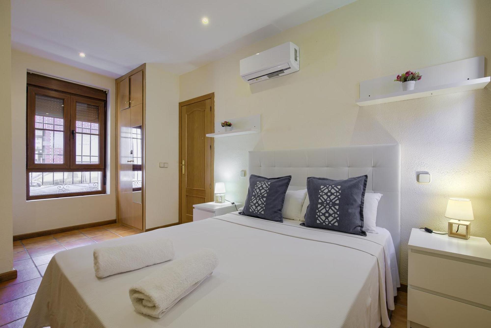 Casona 44 - Apartamento Para 2 Con Wifi, Ac Y Patio Exterior Alcala de Henares Exterior photo