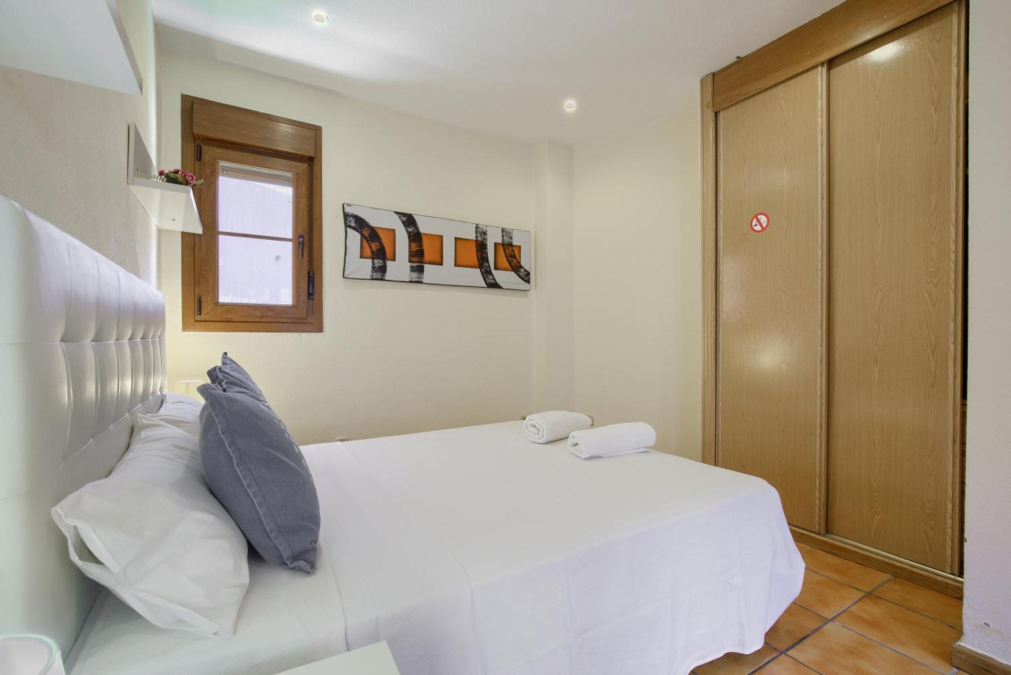 Casona 44 - Apartamento Para 2 Con Wifi, Ac Y Patio Exterior Alcala de Henares Exterior photo